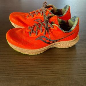 Saucony Triumph 19 size 9.5 running shoe